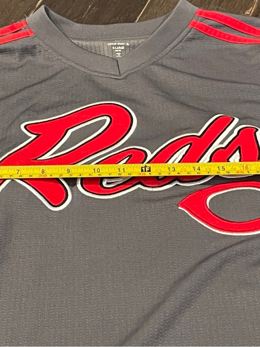 MLB Cincinnati Reds Gray and Red Team Tee - Picture 2 of 6